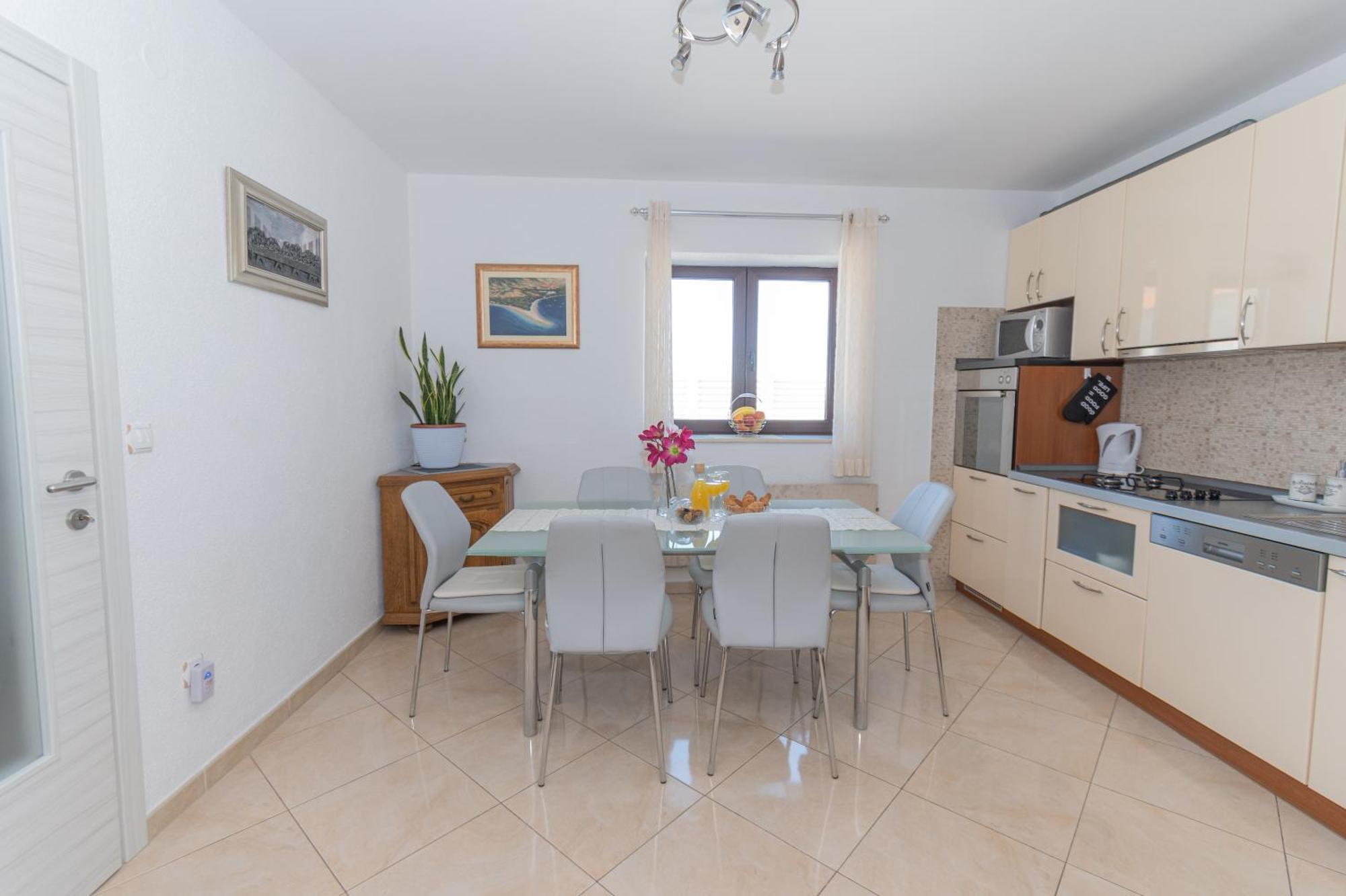 Spacious Villa For 10 With A Big Private Pool Trilj Exterior photo